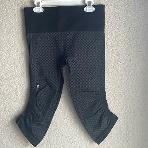 Gray capris-LULULEMON (2)